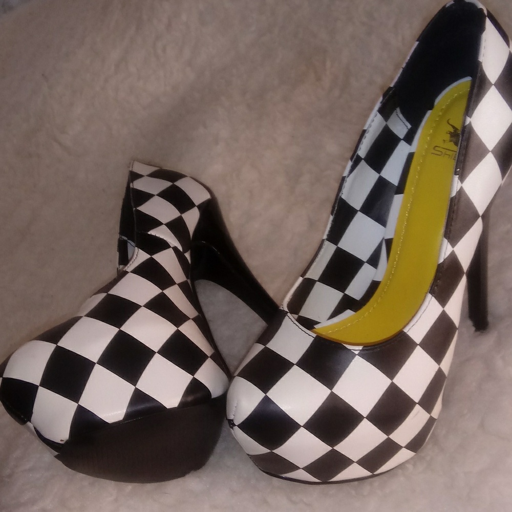 New super fun heels - Picture 2 of 8
